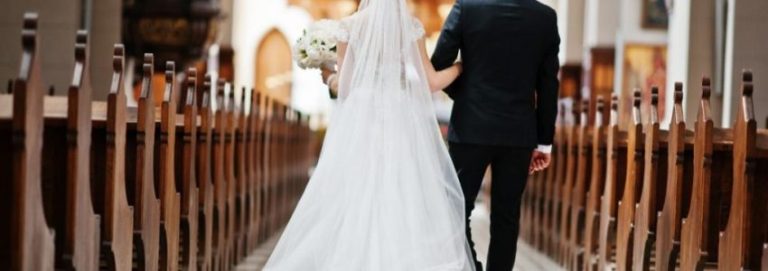 Come scrivere un programma di matrimonio cattolico (con modello)
