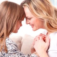 25 potenti versetti della Bibbia su madri e figlie bible-verses-about-mothers-daughters-1-1024×683-850×450-1