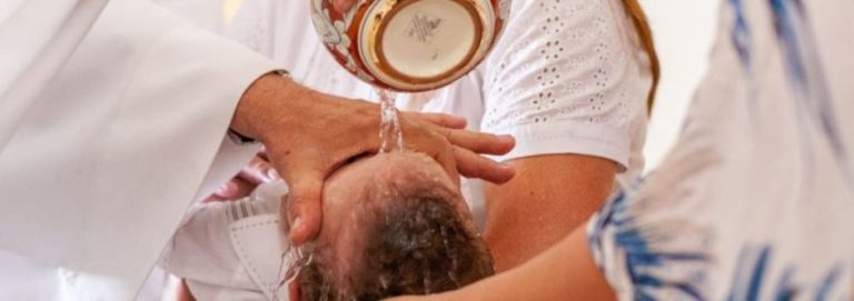 9 migliori regali di battesimo cattolici per ragazzi e ragazze