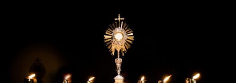 7 preghiere da pregare davanti al Santissimo Sacramento