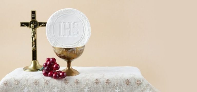 ᐈ 7 preghiere da pregare davanti al Santissimo Sacramento