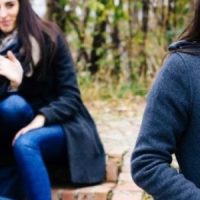 Cosa dice la Bibbia riguardo ai pettegolezzi e alle calunnie? what-does-the-bible-say-about-slander-1024×683-850×300-1